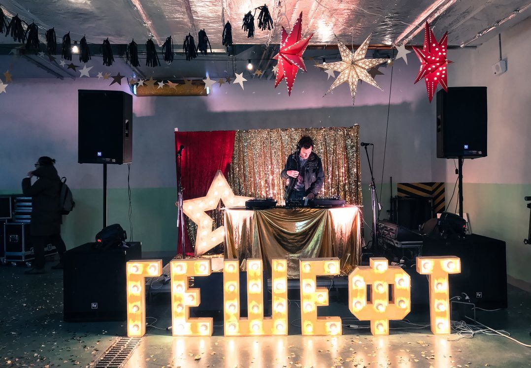 Winter Gesheft – Christmas`s shelter and treasure trove of presents
