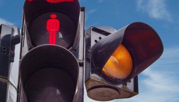 To shift the blame: Will the yellow traffic light be canceled?