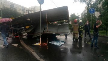 Більше сотні населених пунктів в Україні залишилися без світла через негоду