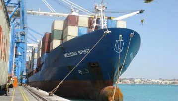 З Афін повертають 12 українських моряків, які більше року були ув'язнені на судні