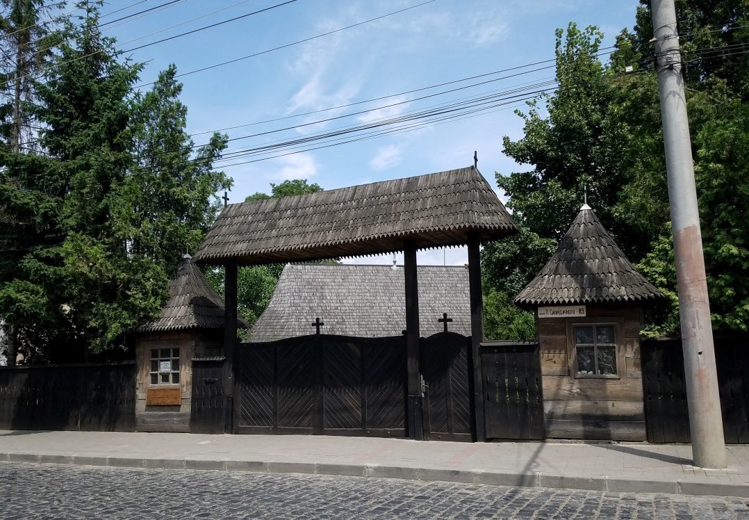 Миколаївська церква: між козацькими легендами та чернівецькими реаліями