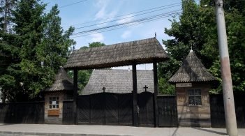 Миколаївська церква: між козацькими легендами та чернівецькими реаліями