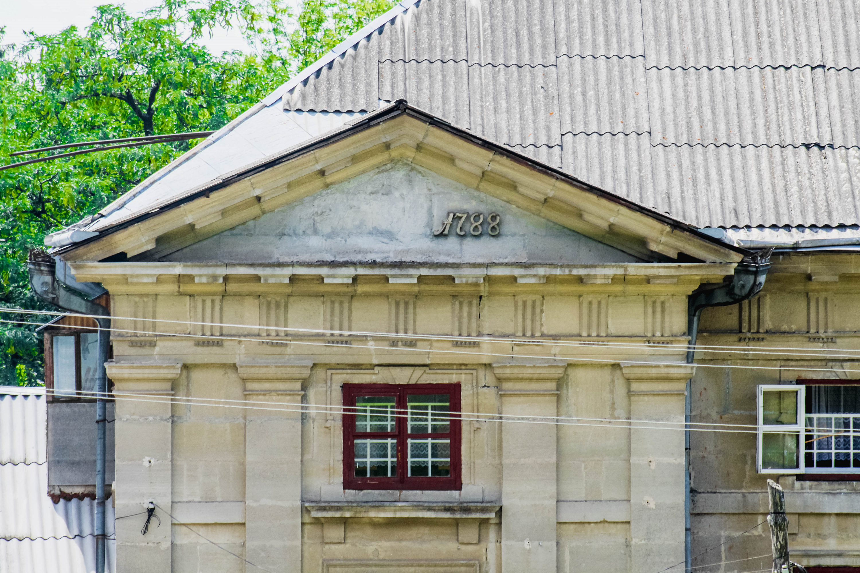 Маліївці моляться Перуну та бережуть старі палаци