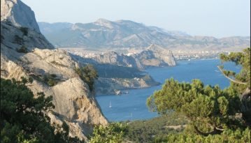 Booking обмежив бронювання готелів у Криму