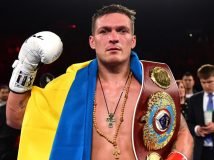 Усик у Москві переміг росіянина Гассієва