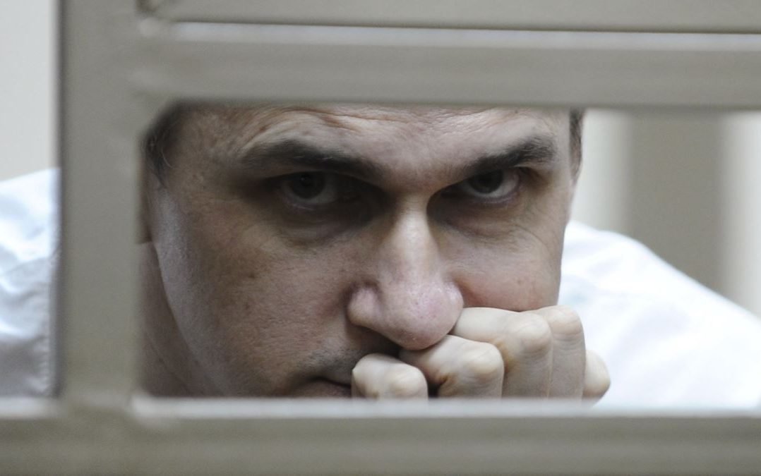Олегу Сенцову передають не всі листи