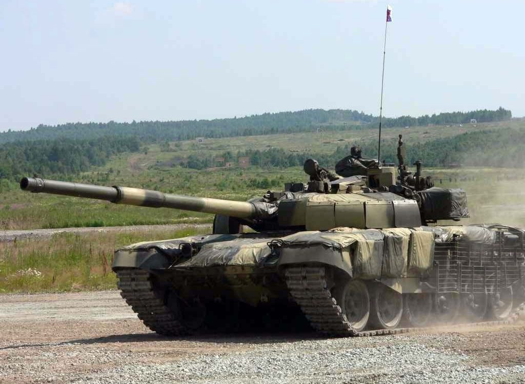 Росія стягує артилерію і танки до лінії розмежування