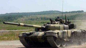 Росія стягує артилерію і танки до лінії розмежування