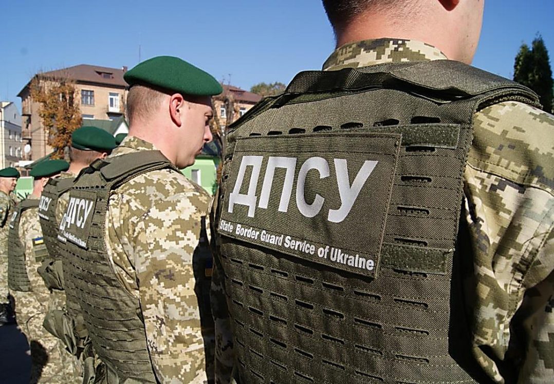 Чому беретний знак прикордонників подібний на символіку бойовиків
