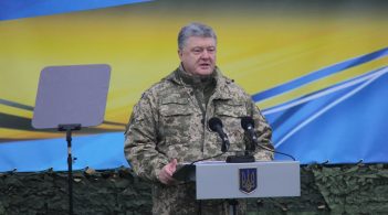 Президент доручив законодавчо закріпити військове вітання "Слава Україні!"