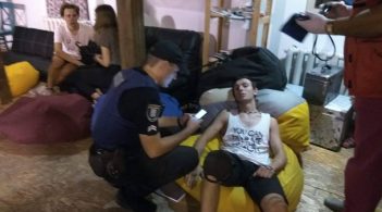 У Маріуполі 30 осіб у балаклавах напали на учасників концерту