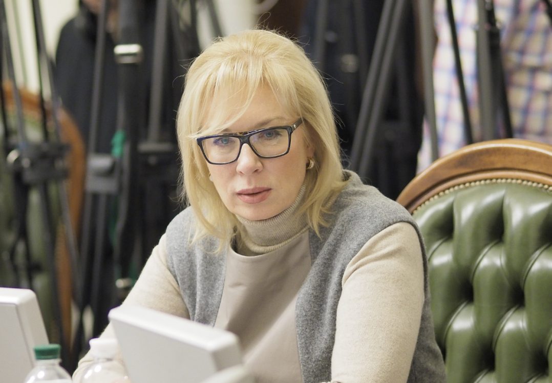 Денісова попросила перевести Сенцова в Москву