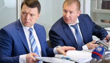 Адвокати Януковича влаштували сутички з поліцією в приміщенні Оболонського суду