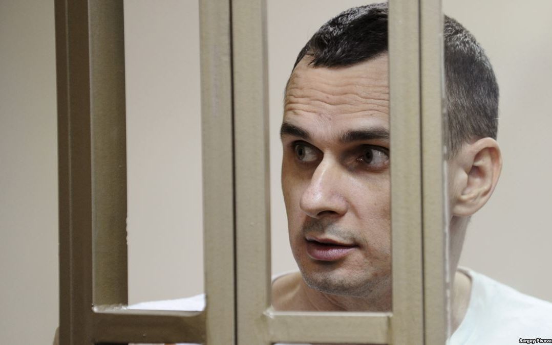 Клопотання матері Сенцова про його звільнення передали в комісію з питань помилування