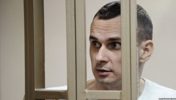 Клопотання матері Сенцова про його звільнення передали в комісію з питань помилування