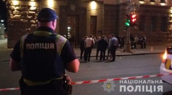 Напад на мерію Харкова: застрелений поліцейський, є поранені