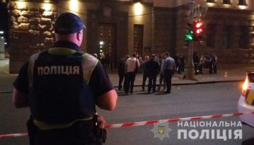 Напад на мерію Харкова: застрелений поліцейський, є поранені