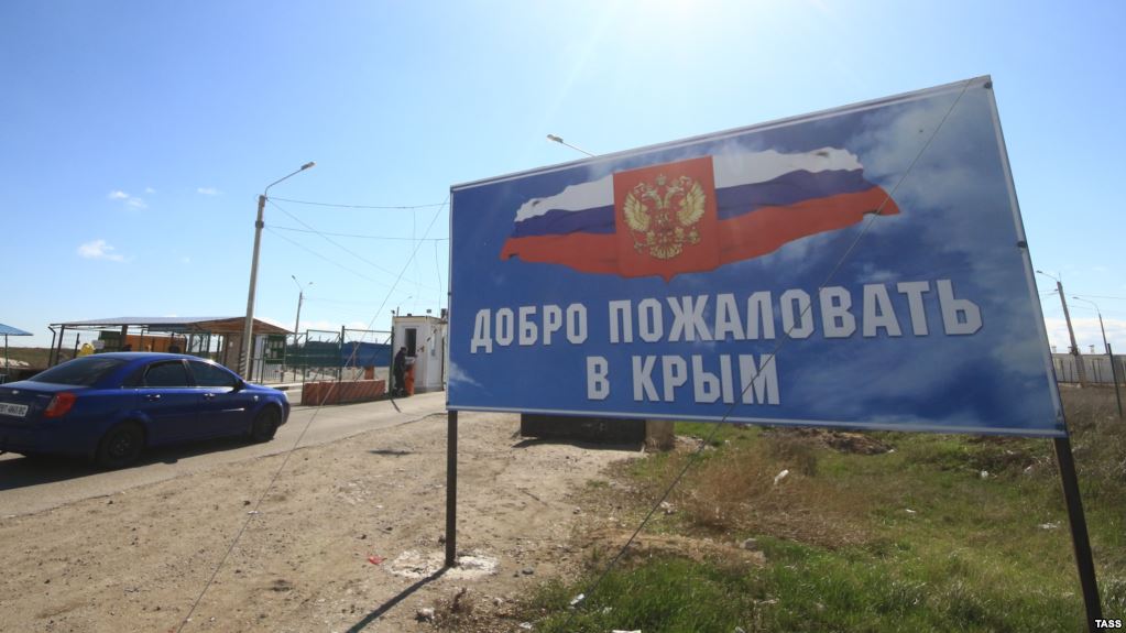 ФСБ РФ затримала на кордоні українку за нібито перевезення зброї