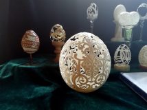 Під Полтавою різьбяр створює шедеври на шкаралупі яєць