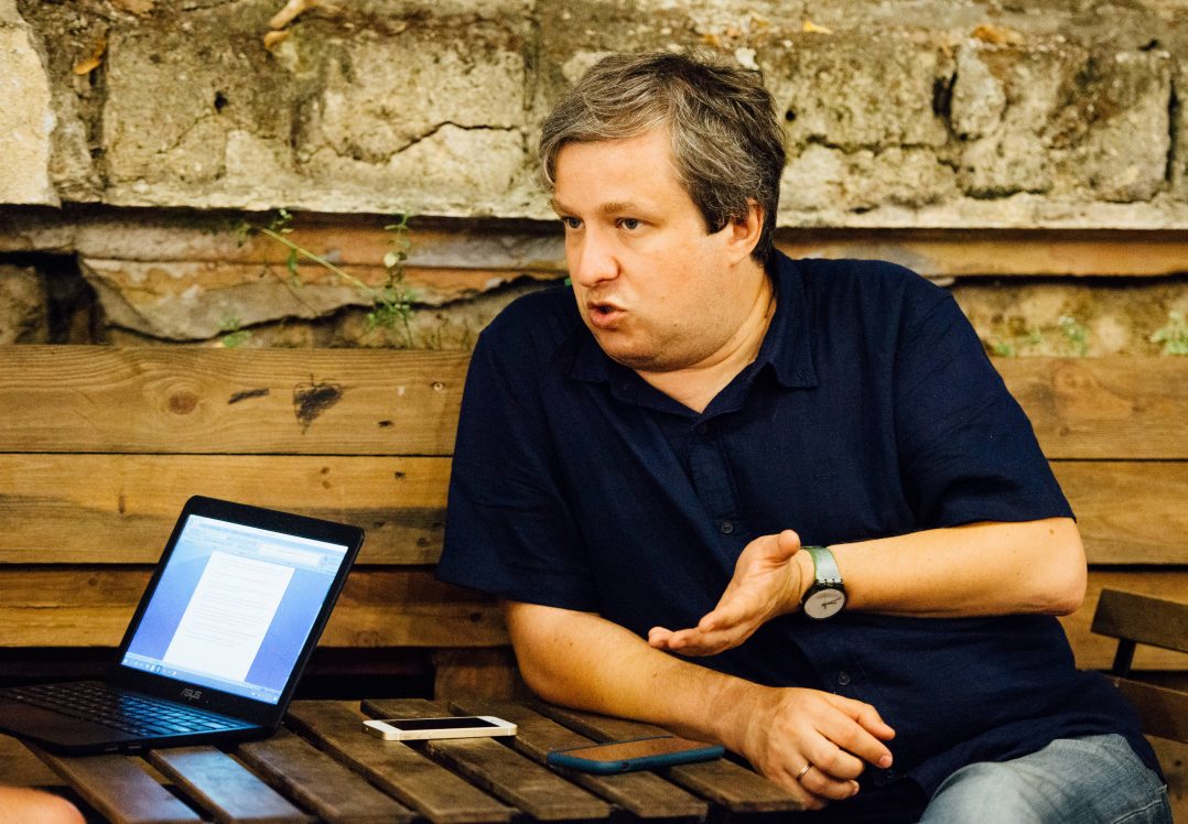 Кінокритик Антон Долін: "Ваші чорні списки акторів із Росії - дикість у стилі Орвела"