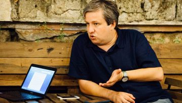 Кінокритик Антон Долін: "Ваші чорні списки акторів із Росії - дикість у стилі Орвела"