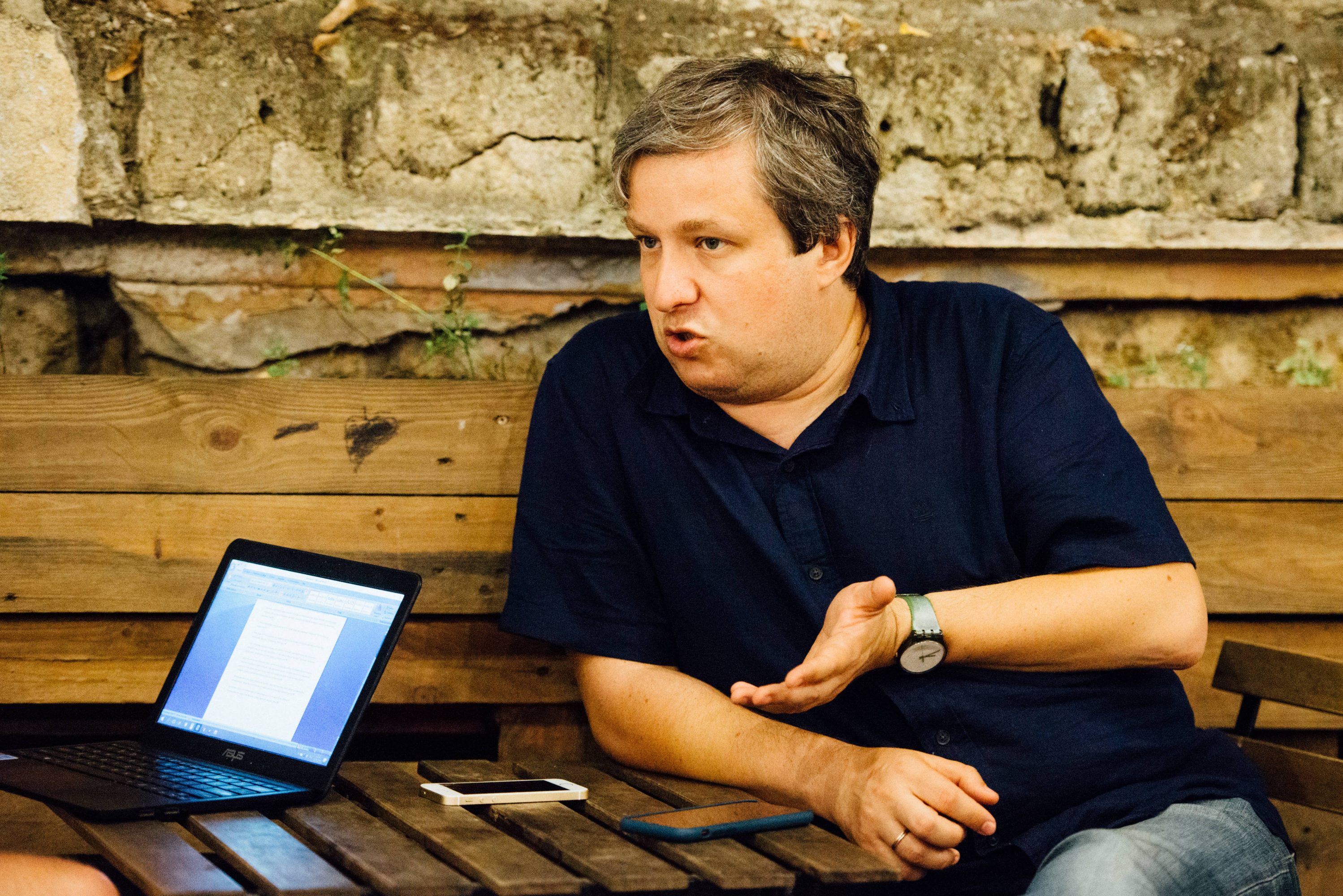 Кінокритик Антон Долін: "Ваші чорні списки акторів із Росії - дикість у стилі Орвела"