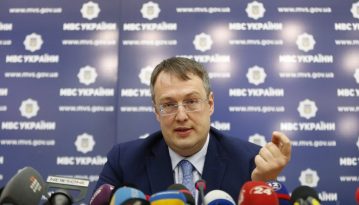 Вибачте, що мене не вбили: як активісти приносили «вибачення» нардепу Антону Геращенку