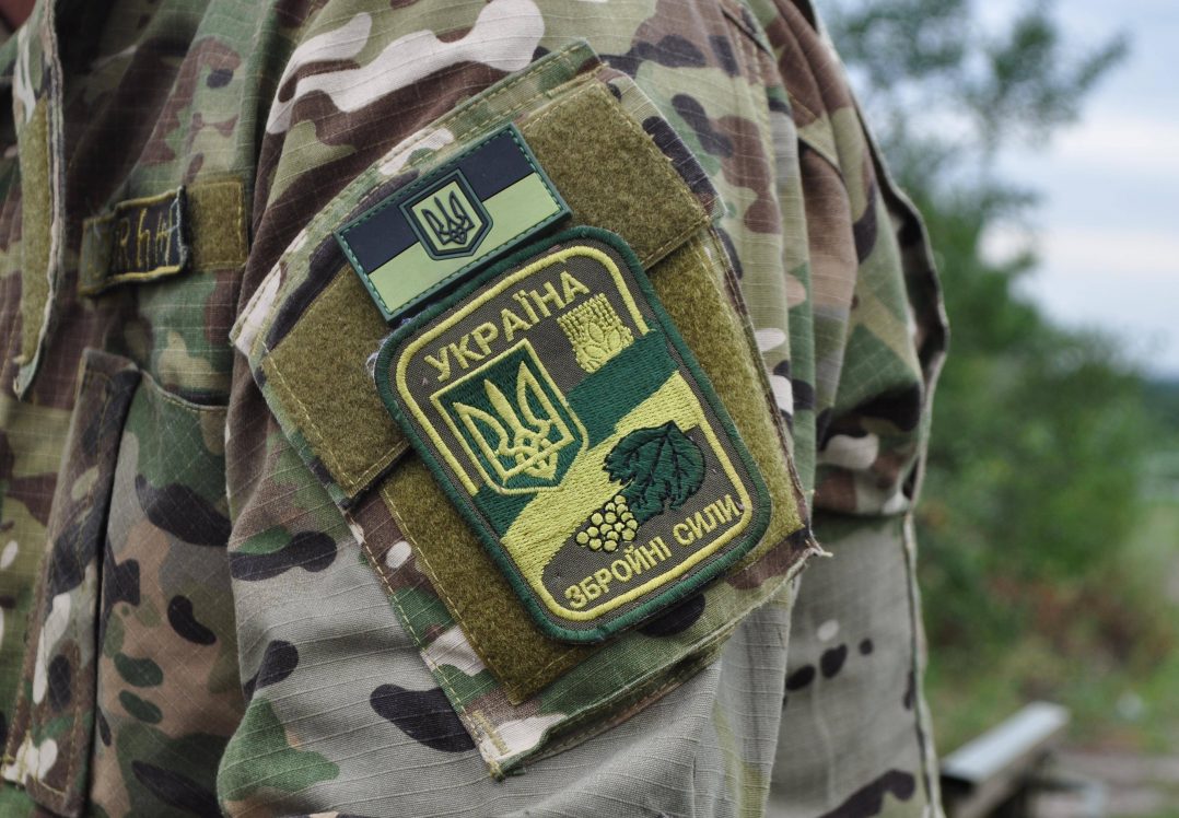 Прощавайте «товариші»: президент доручив законодавчо закріпити військове вітання «Слава Україні»