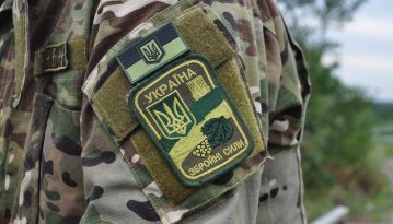 Прощавайте «товариші»: президент доручив законодавчо закріпити військове вітання «Слава Україні»