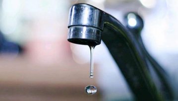 Рятувальники підвозять воду жителям Авдіївки