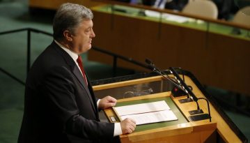 Генасамблея ООН має негайно відреагувати на мілітаризацію окупованого Криму - Порошенко