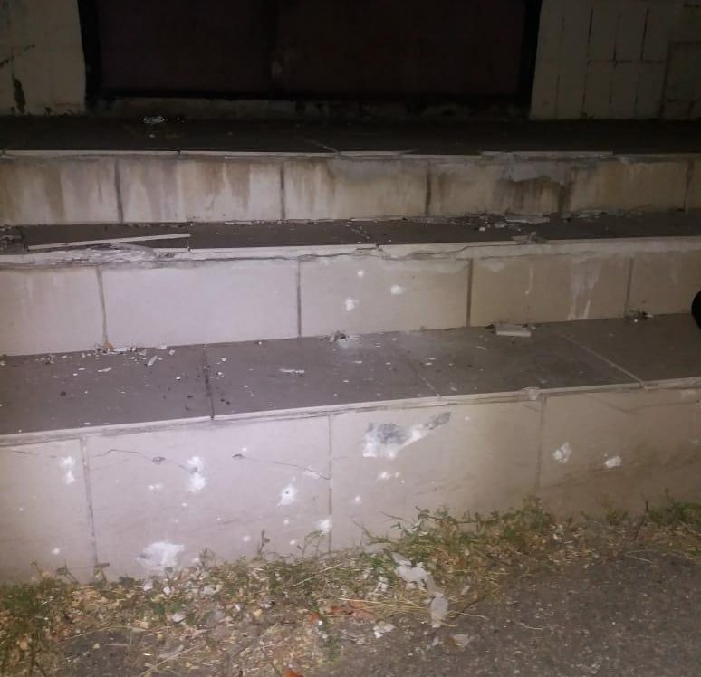У Харкові підірвали бомбу посеред вулиці, є постраждалий