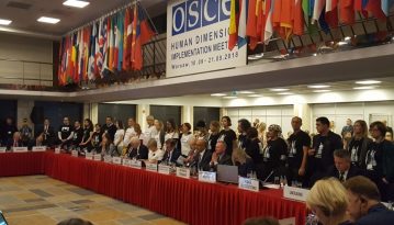 У Варшаві активісти прийшли на нараду ОБСЄ у футболках із написом #SaveOlegSentsov