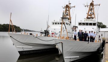 США передали Україні перші два патрульні катери Island
