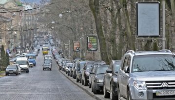 В Україні заборонили проектувати парковки на тротуарах