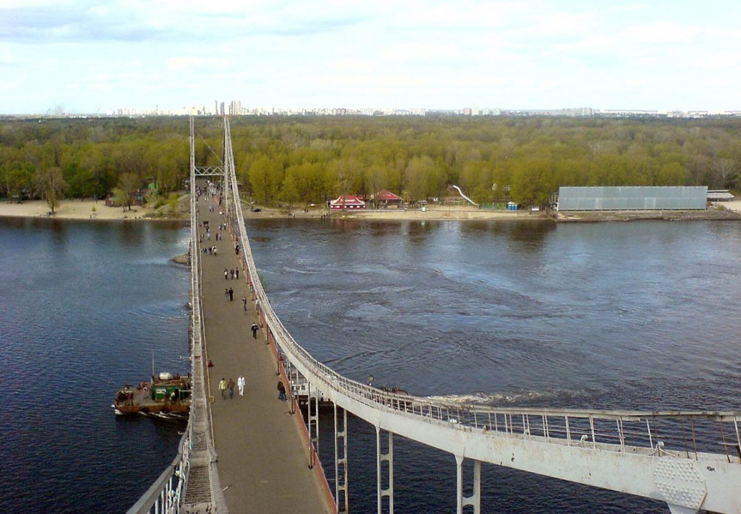 У Києві на Трухановому острові впав вертоліт