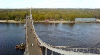 У Києві на Трухановому острові впав вертоліт