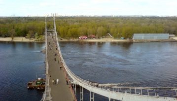 У Києві на Трухановому острові впав вертоліт