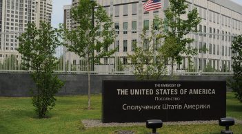 Посольство США закликає до ретельного розслідування нападу на Михайлика