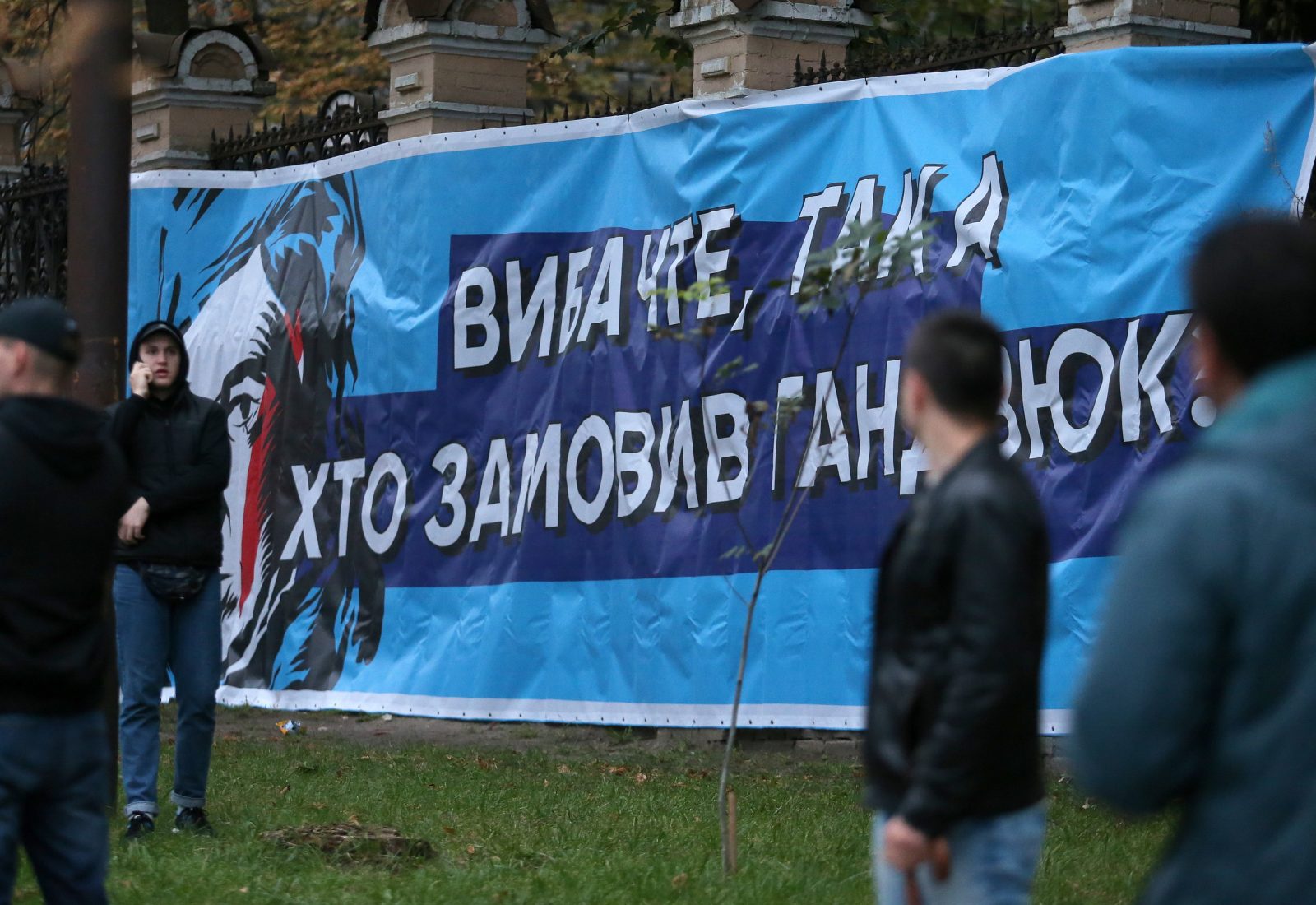 «Мовчання вбиває». Протест на Банковій: так хто замовив активістів?