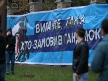 «Мовчання вбиває». Протест на Банковій: так хто замовив активістів?