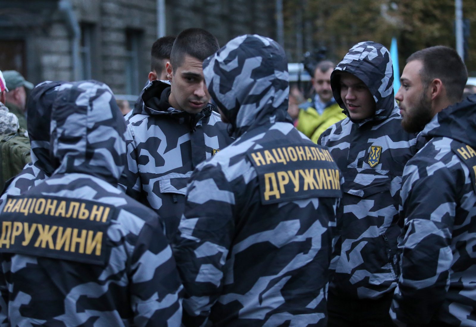 «Мовчання вбиває». Протест на Банковій: так хто замовив активістів?