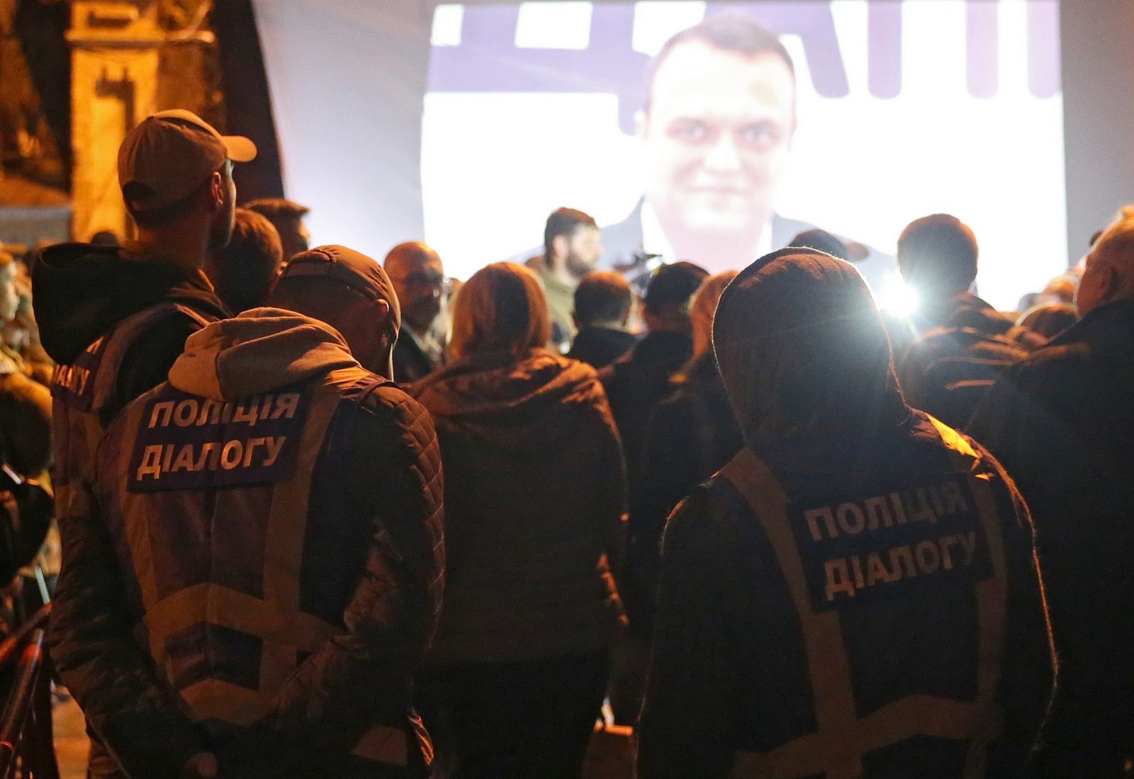 «Мовчання вбиває». Протест на Банковій: так хто замовив активістів?