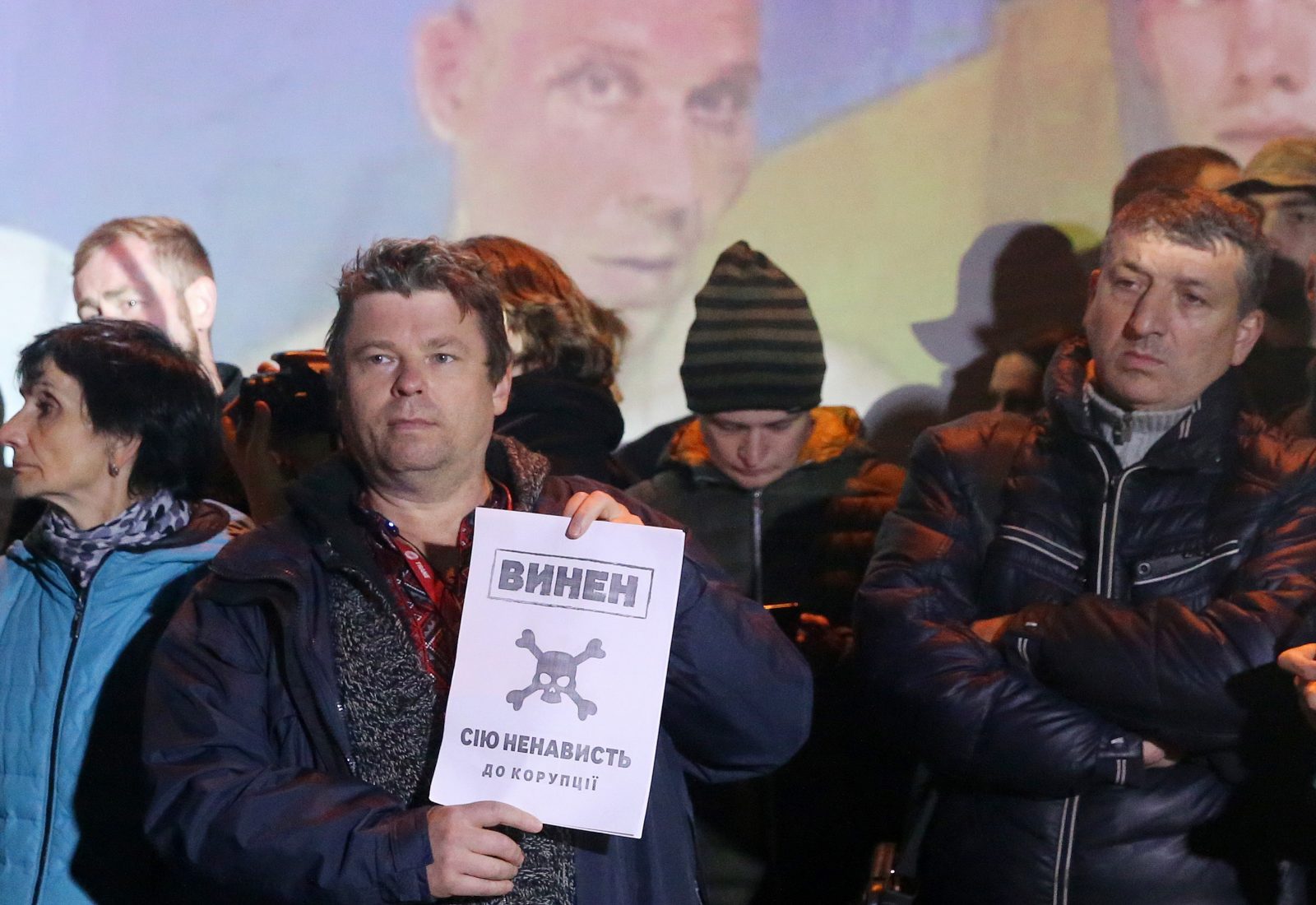 «Мовчання вбиває». Протест на Банковій: так хто замовив активістів?
