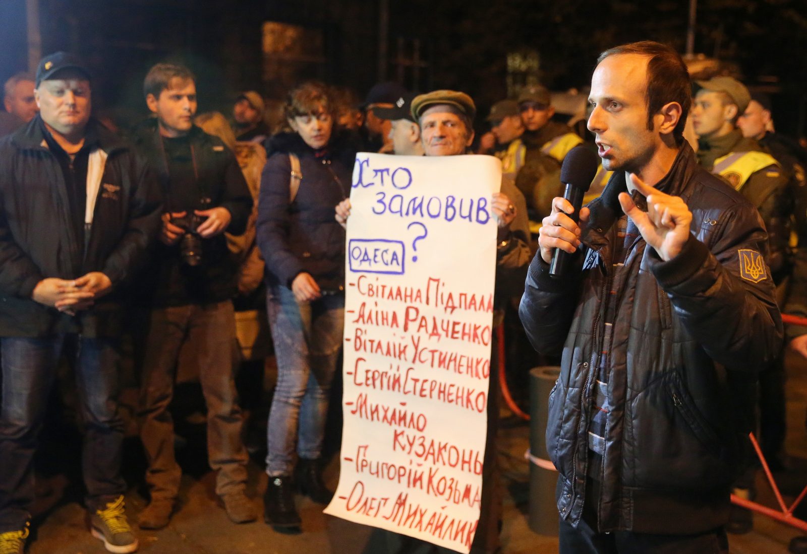 «Мовчання вбиває». Протест на Банковій: так хто замовив активістів?