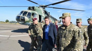 Британський міністр оборони відвідав українських військових на передовій