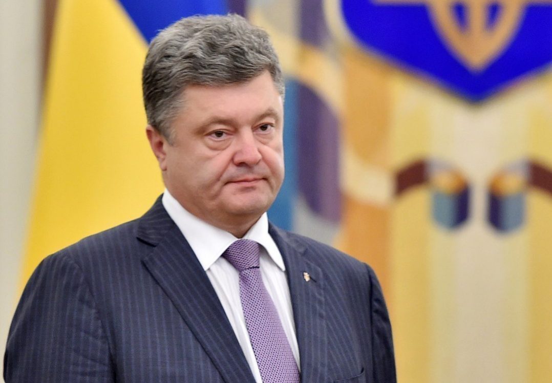 Порошенко подав зміни до Конституції, зокрема щодо армії РФ у Криму