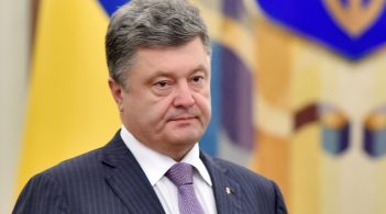 Порошенко подав зміни до Конституції, зокрема щодо армії РФ у Криму