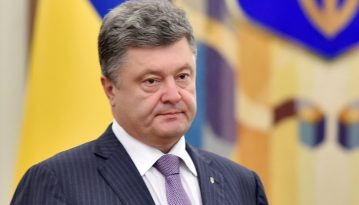 Порошенко подав зміни до Конституції, зокрема щодо армії РФ у Криму