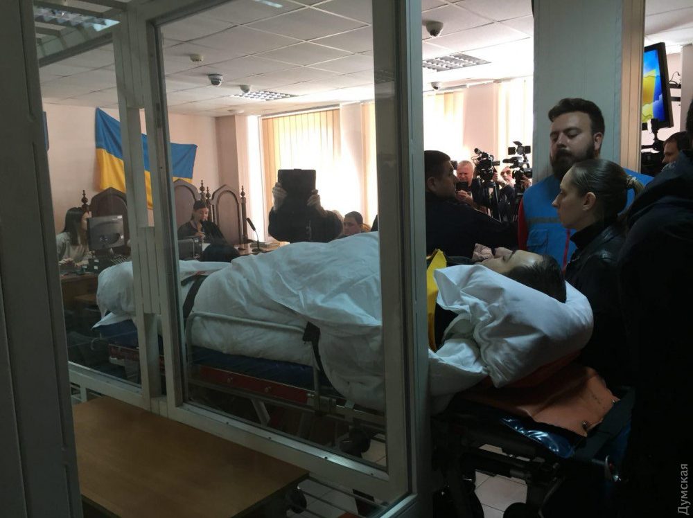 Лежачого підозрюваного у нападі на Михайлика відправили в СІЗО